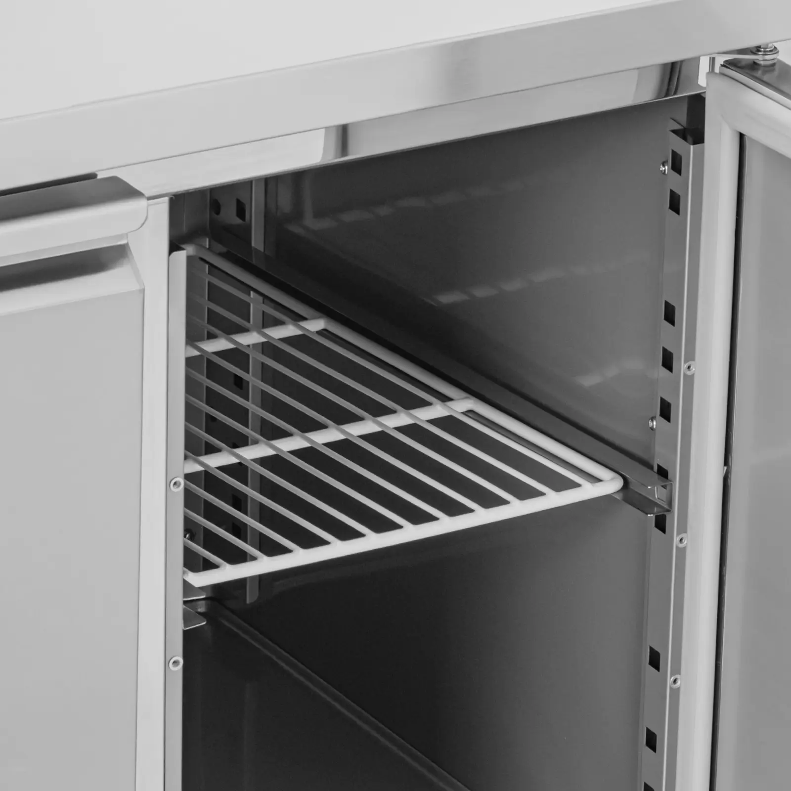 Chladicí stůl na kolečkách - 280 l - 1 přihrádka / 2 zásuvky - 136 x 70 cm - třída B - ušlechtilá ocel - Royal Catering (Bezpečnostní zámek: Ano)