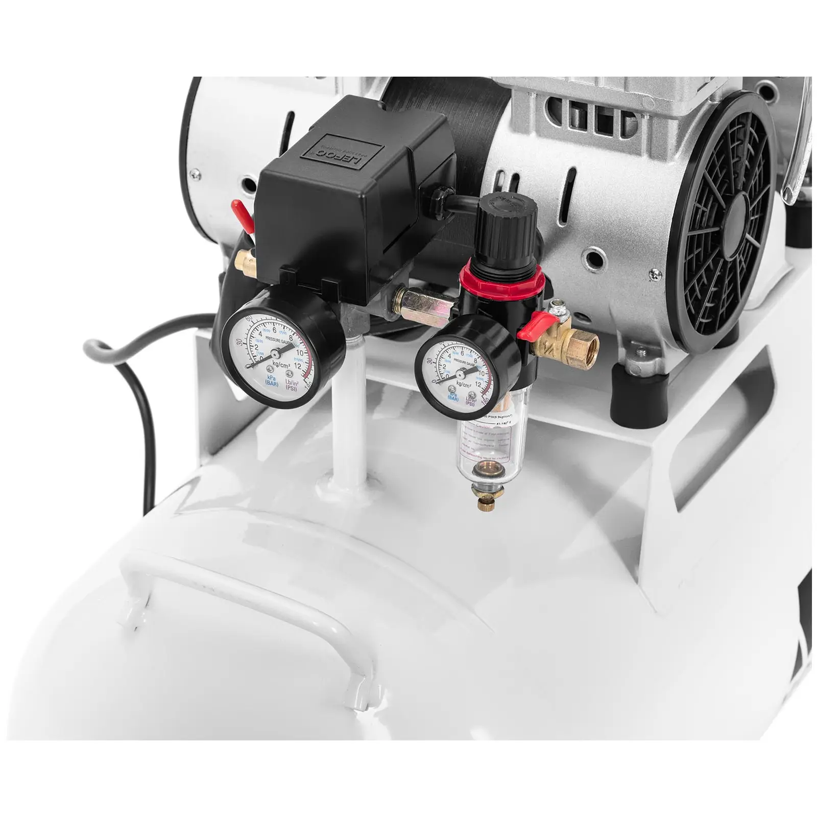 Compresseur sans huile - 65 L - 3 x 750 W (Roues: Oui)