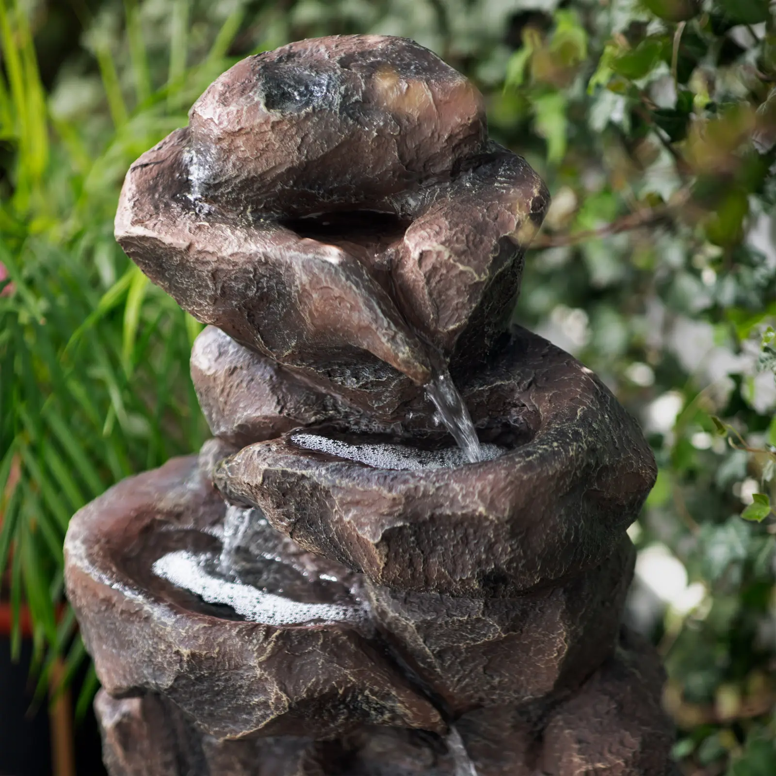 Solar Gartenbrunnen - mehrstufige Felsenformation - LED-Beleuchtung