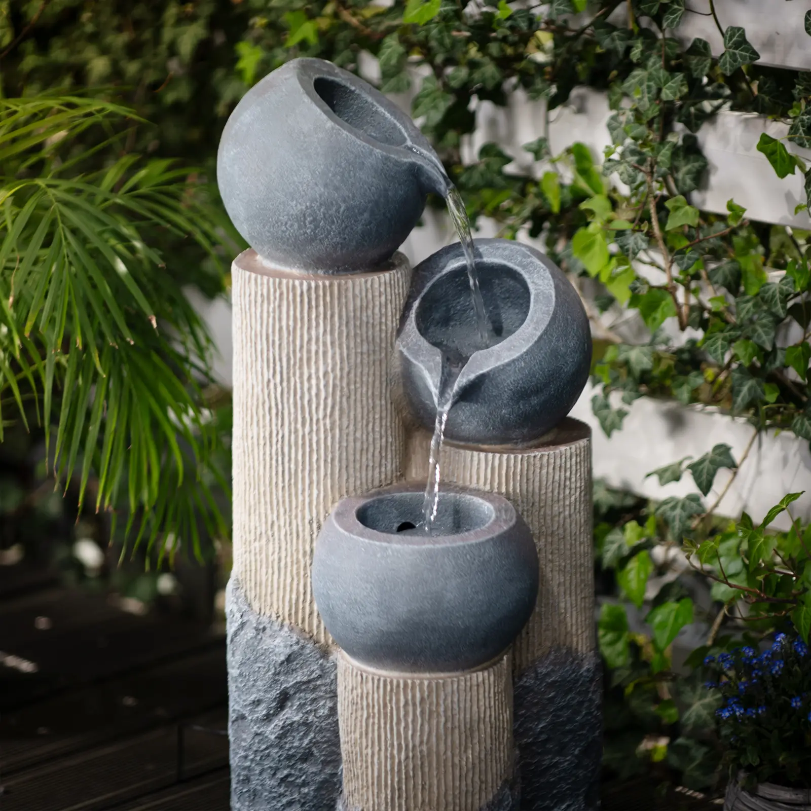 Fontana solare da giardino - 3 vasi su colonne - Illuminazione a LED