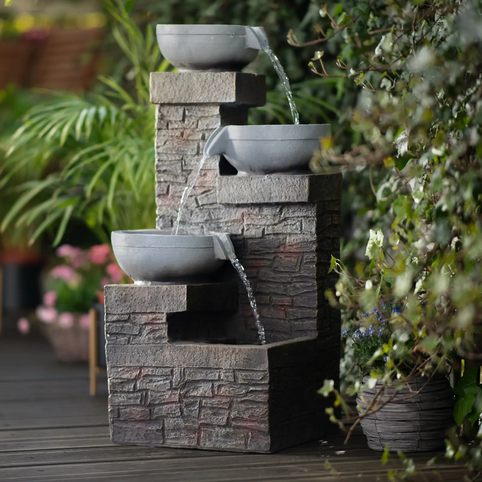 Fontaine solaire - 3 récipients sur murets - éclairage LED (Fonctionnement sur batterie(s): Oui)