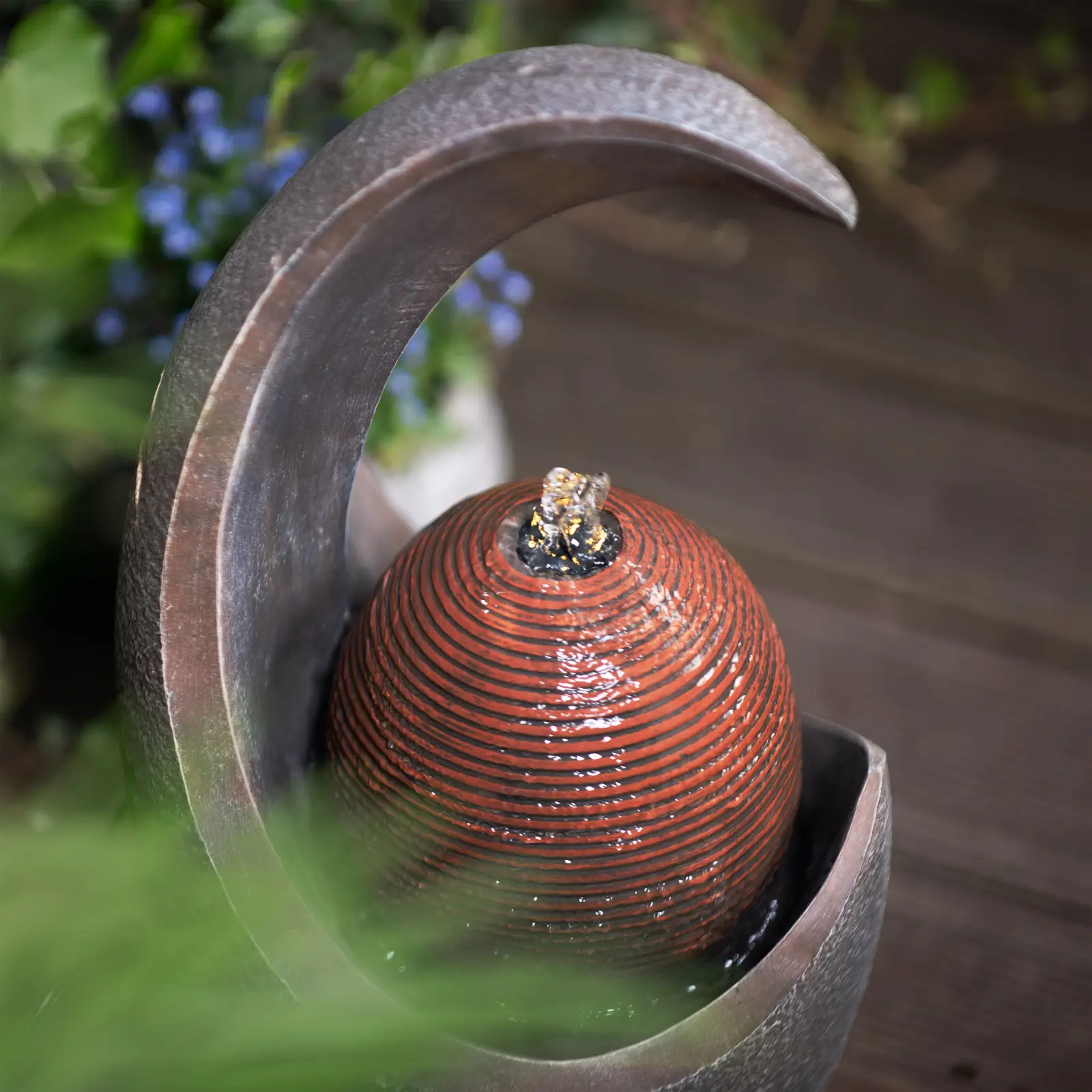 Solar Gartenbrunnen - Kugel unter Welle - LED-Beleuchtung