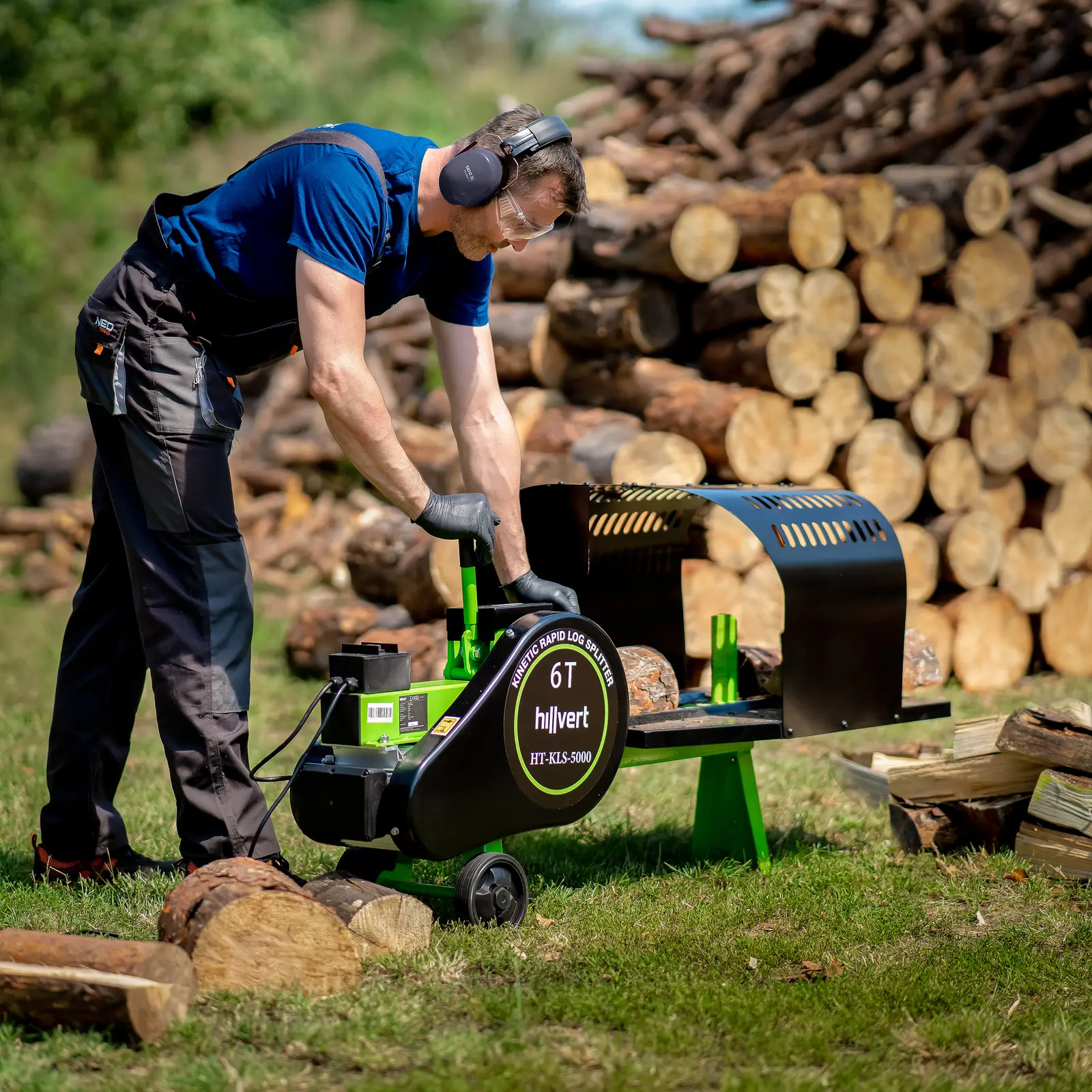 Štípačka na dřevo - štípací kapacita 6 t - 750 W - Ø 300 mm - průchodnost 2 s