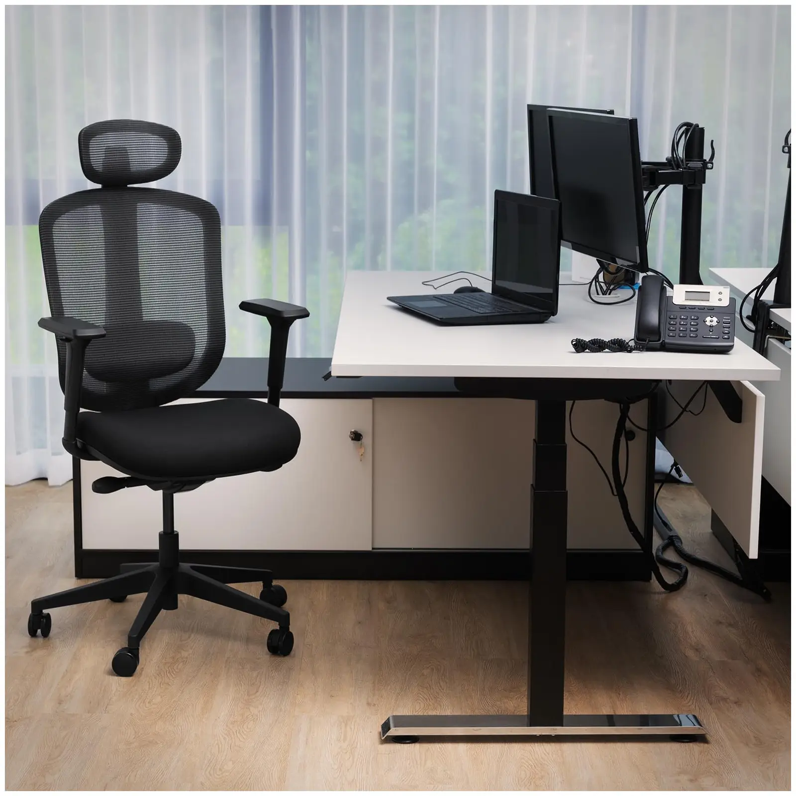 Office Chair - mesh back - headrest and lumbar support - 150 kg
