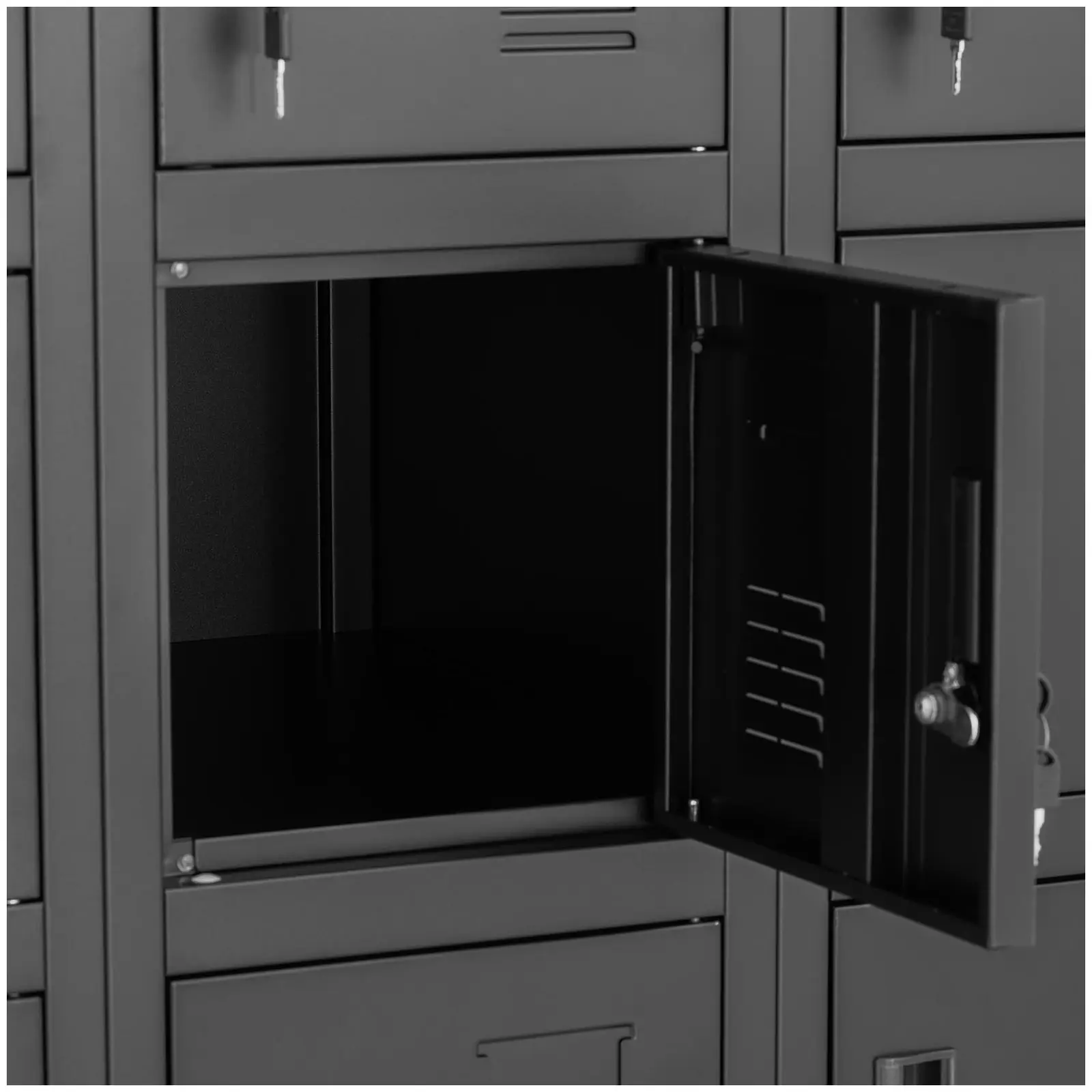 Locker - 18 shelves - lockable -200 kg